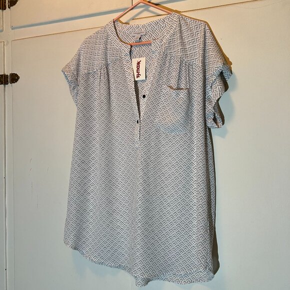 Carolina Belle Tops - Carolina Belle Montreal Black& White Tunic NWT